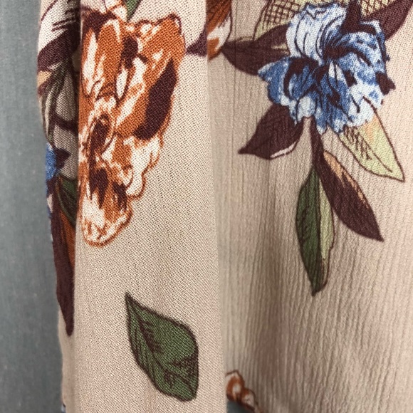 NWT 14th & Union flutter sleeve cold shoulder cami - Picture 3 of 8